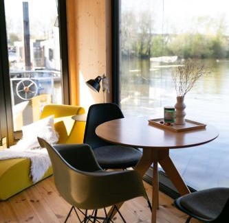 Neuland Boat Rental | Hausboot OFF im Diamantgraben an der Elbe