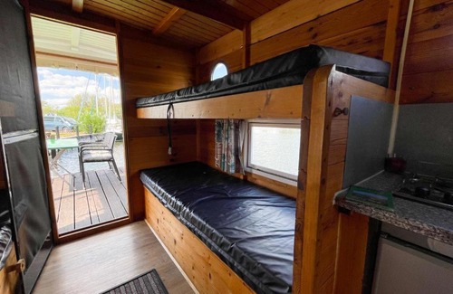 Dargun Boat Rental | Hausfloßvermietung auf der Peene am Kummerower See in Mecklenburg Vorpommern 15 PS