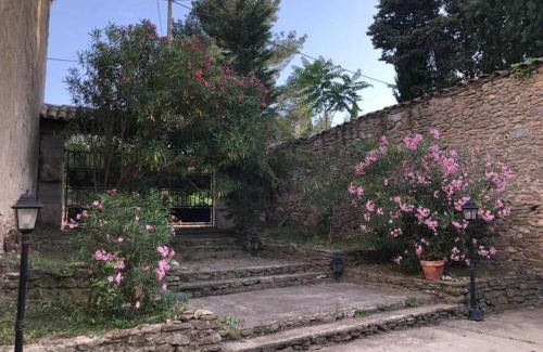Montbrun-des-Corbieres House | Haut de maison et piscine dans un domaine viticole