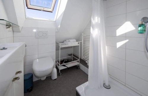 Ahrensburg Apartment | have-a-nice-Stay - helles Dachgeschoss, U-Bahn nach Hamburg 400m - Bäcker & Restaurants 500m - Lidl 800m - Zentrum 1,5km