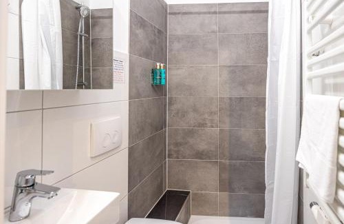 Ahrensburg Apartment | have-a-nice-Stay - Souterrain, Kino an der Natur, U-Bahn nach Hamburg 400m - Bäcker & Restaurants 500m - Lidl 800m - Zentrum 1,5km