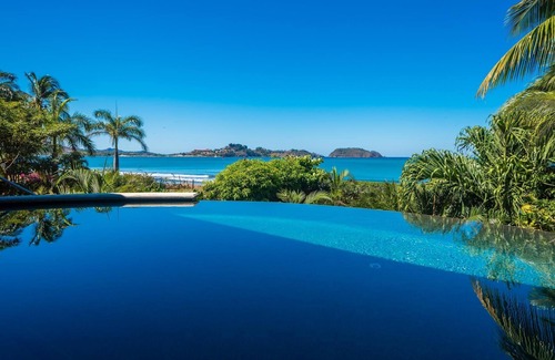 Potrero House | Have Fun in this Huge Beachfront Home with Infinity Pool at Potrero