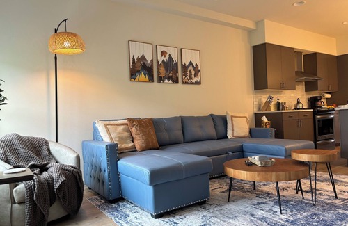 White Center House | Haven at Greenbridge: Near SEA Airport & Downtown Seattle