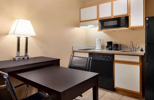 Oak Creek Hotel | Hawthorn Extended Stay by Wyndham Milwaukee Airport