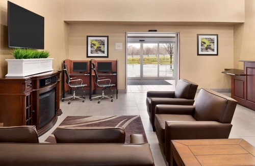 Oak Creek Hotel | Hawthorn Extended Stay by Wyndham Milwaukee Airport
