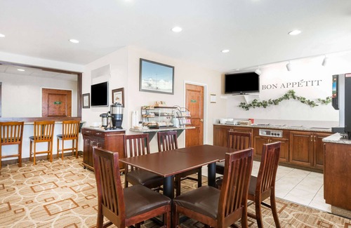 Seville Hotel | Hawthorn Extended Stay by Wyndham Seville