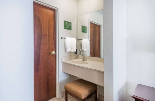 Seville Hotel | Hawthorn Extended Stay by Wyndham Seville