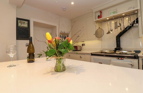 Fremington House | HAZEL BROW HOUSE, pet friendly, character holiday cottage in Richmond