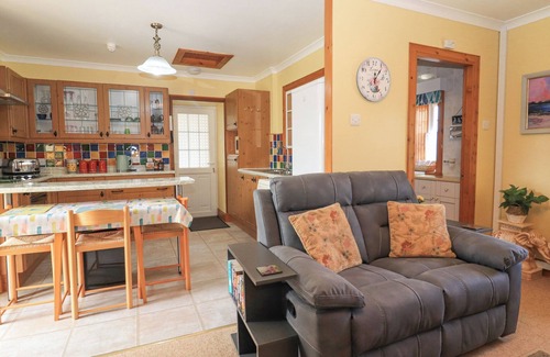 Campbeltown Cottage | HAZEL'S COTTAGE, pet friendly, with open fire in Campbeltown