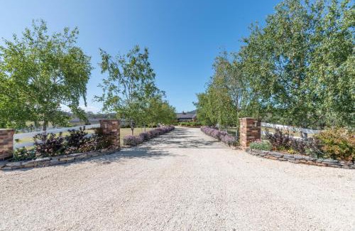Exeter Villa | Hazelcreek Cottages