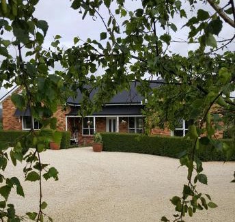 Exeter Villa | Hazelcreek Cottages