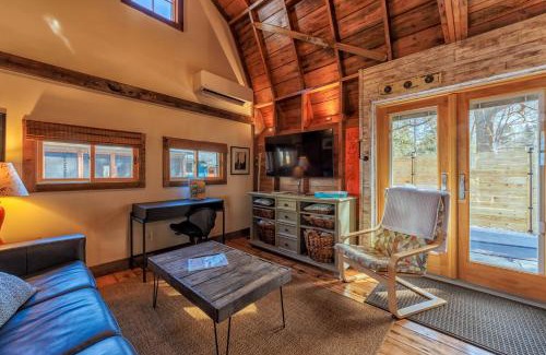 Douglas House | Hear the waves of Lake MI from Hot Tub - Dog Friendly