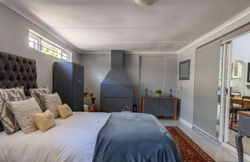 Greyton House | Hearnshaw Cottage, prime spot in village