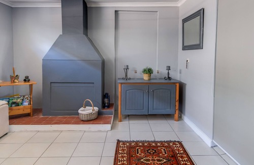 Greyton House | Hearnshaw Cottage, prime spot in village