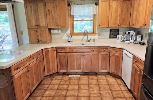 Sugar Grove Cabin | Heart Haus on the Hill - Near Hocking Hills, Updated/Private/Comfortable!