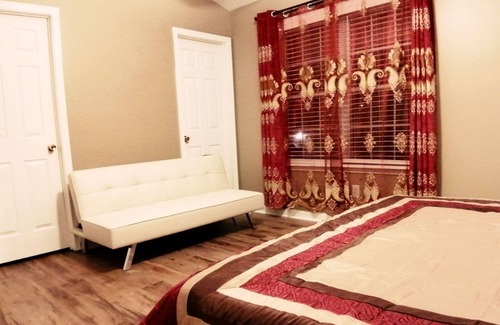 Dundalk House | HEART of Dundalk & Bayview Entire Townhouse 5BRs!