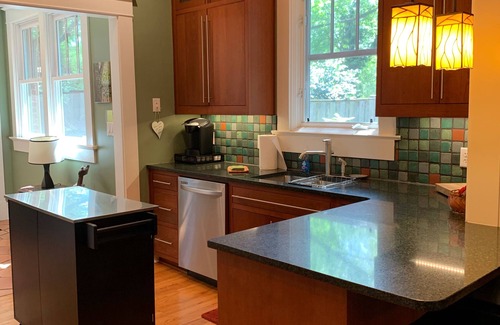 Athens House | Heart of Five Points Craftsman Cottage-Walk to UGA-Fenced Yard for Pet