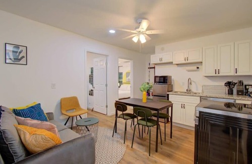 Greater East End Apartment | Heart of Houston - 2-BD/1-BA w Kids Playground
