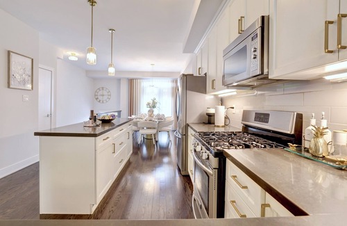 Lakeview House | Heart of Port Credit | Lakefront,Dining & Shopping
