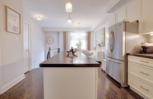 Lakeview House | Heart of Port Credit | Lakefront,Dining & Shopping