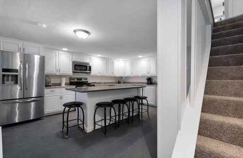 Telegraph Hill House | Heart of Southie - Hot Tub + Walk to Top Bars