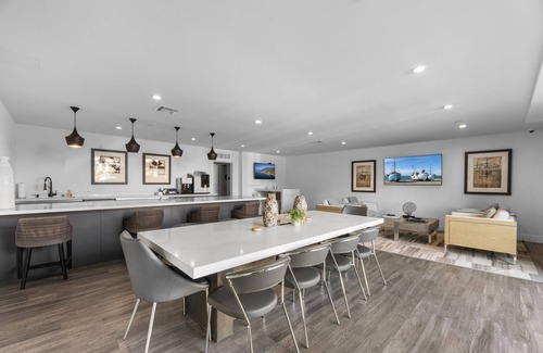 Beverly Grove Apartment | Heart of West Hollywood Apt w/doorman, gym, and co-working space