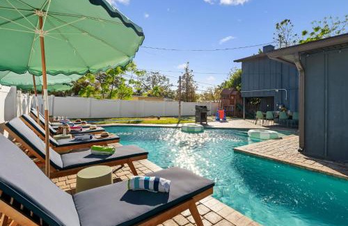 Clearwater House | Heated Pool BBQ Fire Pit Mini Golf Outdoor Bowling