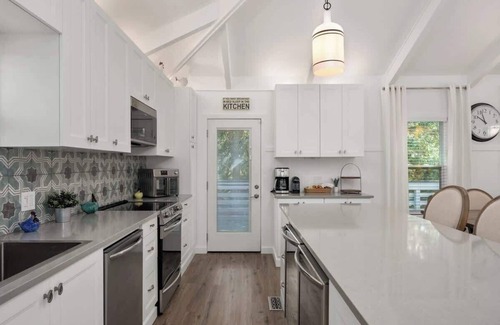 Southern Shores House | Heated Pool, Dog Friendly, Hot Tub, Walk to Beach
