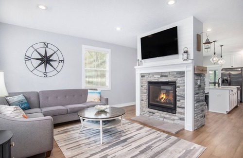 Miami Park House | Heated pool & hot tub, Lake MI beach access via a tram plus a theatre room.