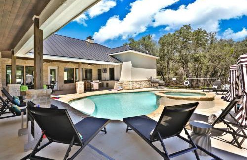 Sabinal House | Heated Pool Movie Theater Hot Tub Games Sleeps 28