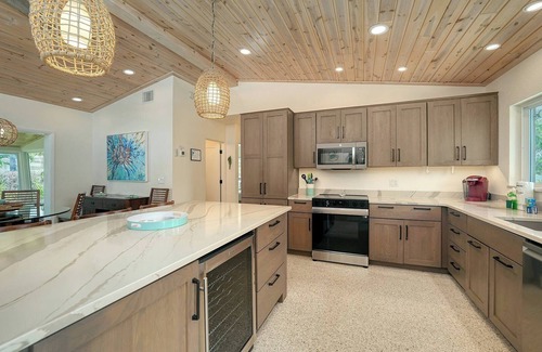 Anna Maria House | Heated Pool & Spa, FREE WiFi, Near AMI Beach & Village, Dog* (See Note).