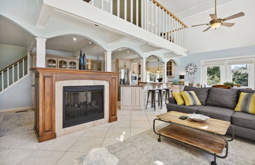 Henderson Point House | Heated Pool! The Petite Retreat in The Pass