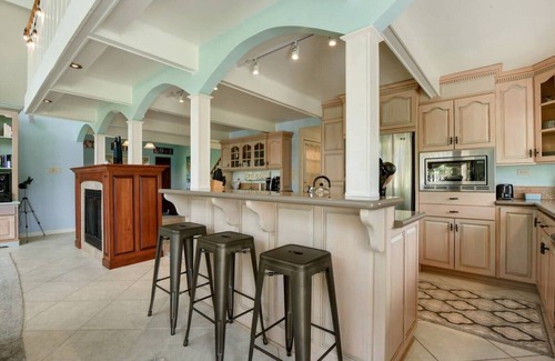 Henderson Point House | Heated Pool! The Petite Retreat in The Pass