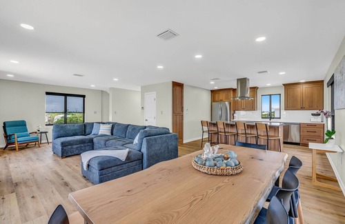 Sands House | 🐠 HEATED SWIM SPA/OPEN WATER VIEWS/BOAT DOCK/LUXURIOUS/ BUILT IN 2023🐬