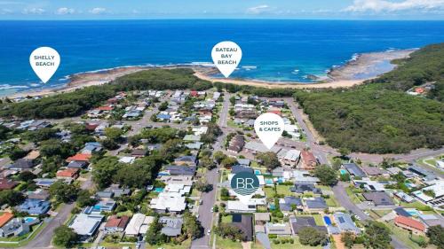 Bateau Bay House | Heated Swimming Pool and Walk To Beach