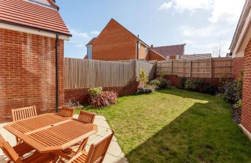 Poole House | Heath Reach - Just a short distance to Tower Park