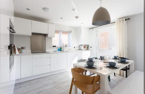 Poole House | Heath Reach - Just a short distance to Tower Park