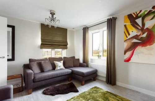 Poole House | Heath Reach - Just a short distance to Tower Park
