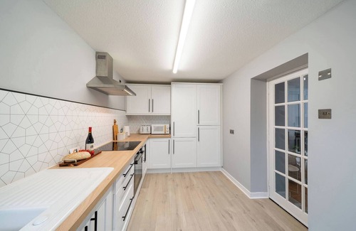 Perth Cottage | Heatherwood Cottage - Central Scone