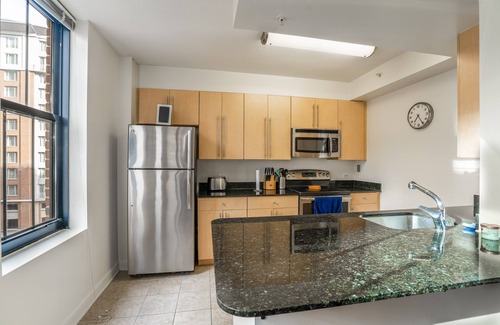 Baltimore Apartment | Heaven on Baltimore Harborfront Fully Furnished Apartments