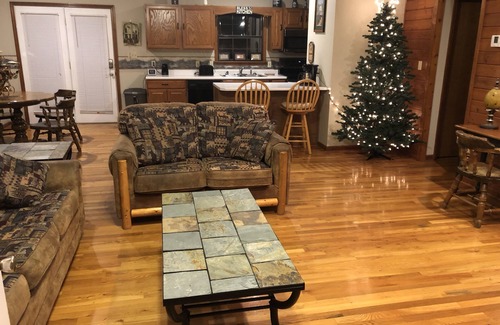 Gatlinburg - Pigeon Forge Cabin | Heaven's View Cabin} Awesome Views Of The Smokys!