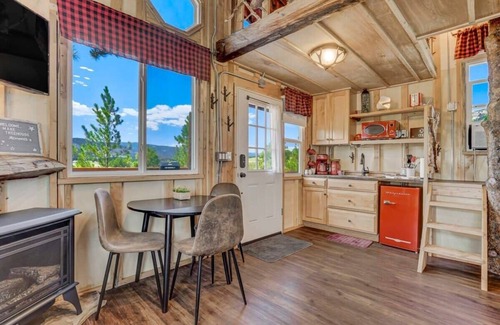 Larkspur Cabin | Heavenly Haven Treehouse