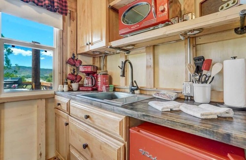 Larkspur Cabin | Heavenly Haven Treehouse