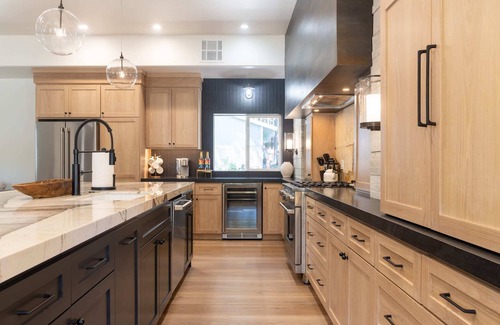 South Lake Tahoe Cabin | Heavenly Paradise: Luxury Ski & Beach Escape