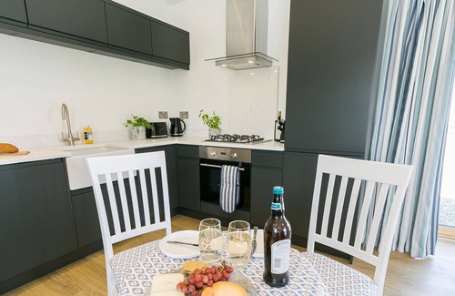 Cylch-Y-Garn Cottage | Hebog - a coastal that sleeps 2 guests in 1 bedroom