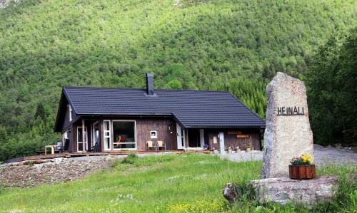 Isfjorden Ski Chalet | Heinåli Hytta
