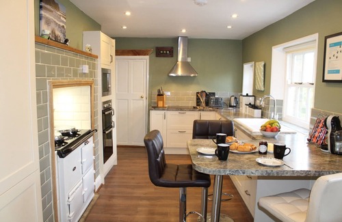 Goathland House | Helena, Goathland - sleeps 12, 6 beds, 4 bathrooms