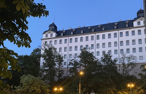 Altenburg Apartment | Helle Hübsche Ferienwohnung in in Ruhiger Lage von Altenburg