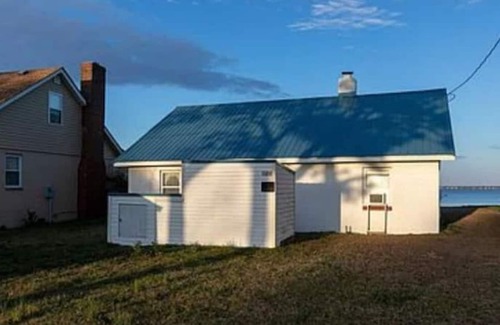 Colington House | HELLO SUNSHINE.THE CURRITUCK SOUND AWAITS YOU