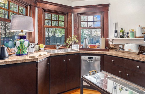 Central Berkeley Apartment | Hemlock Room
